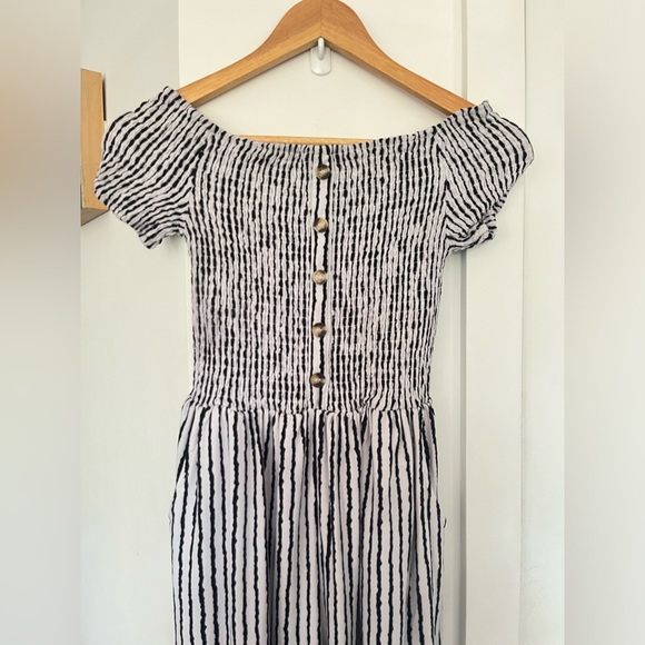 Off-shoulder smock cropped leg jumpsuit in black and white striple - Picture 2 of 4